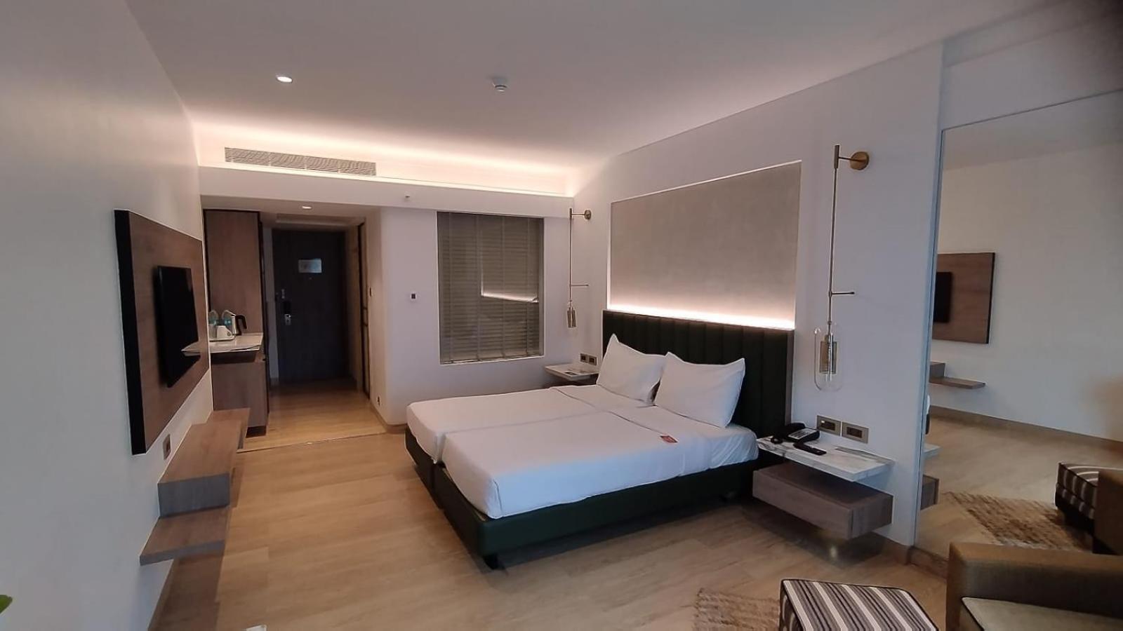 Mirage Hotel, International Airport Hotel 4*