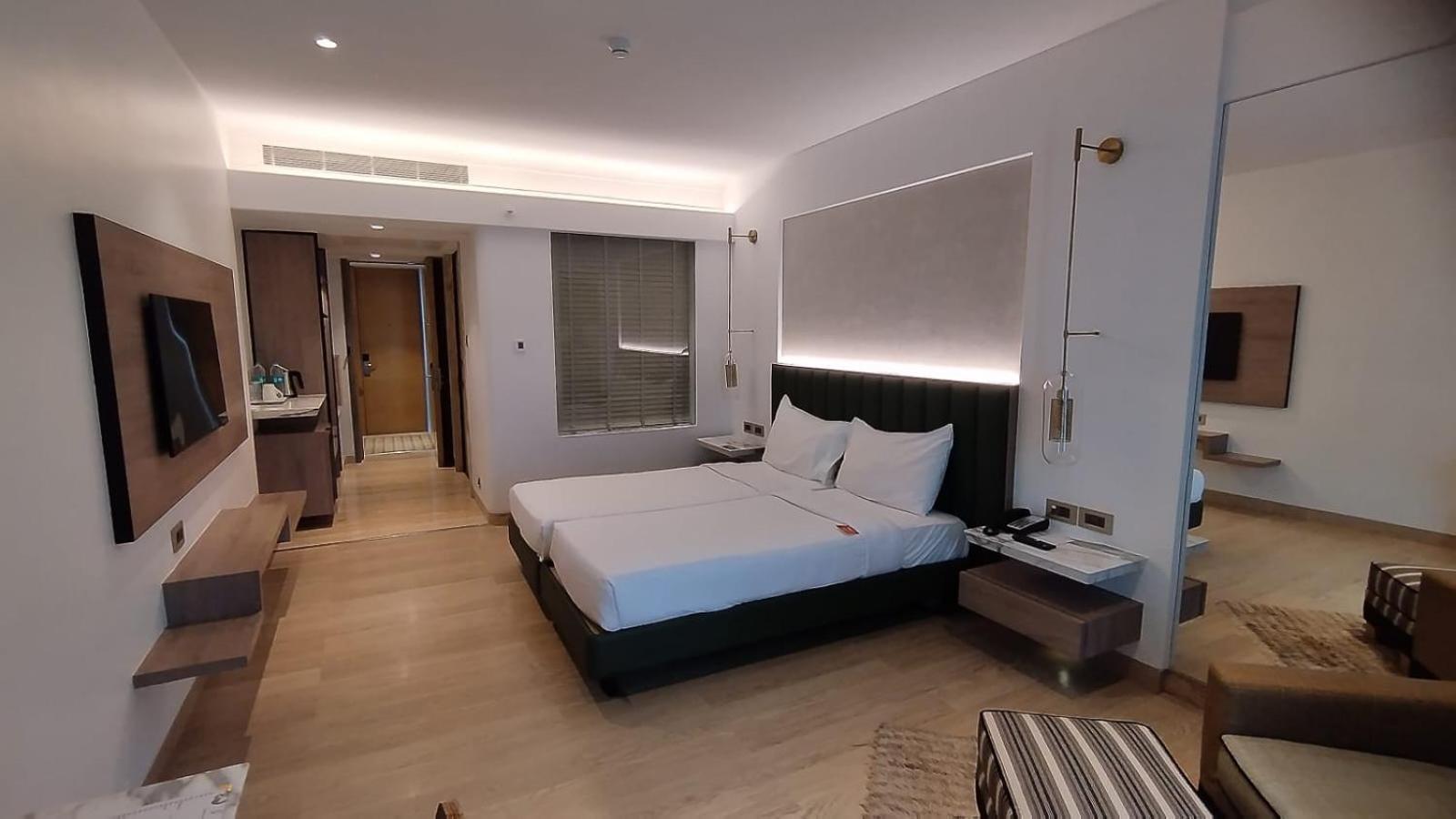 Hotel Mirage Hotel, International Airport 4*